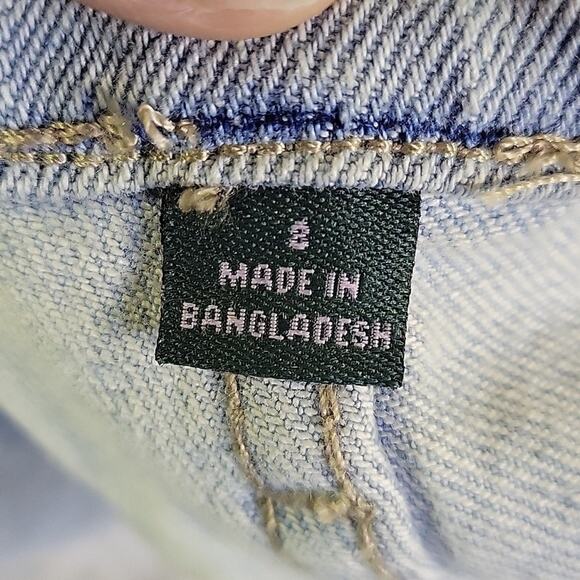 Wild Fable Highest Rise Light Wash Distressed Mom Jeans Womens  Size 8 NWT - Picture 15 of 16